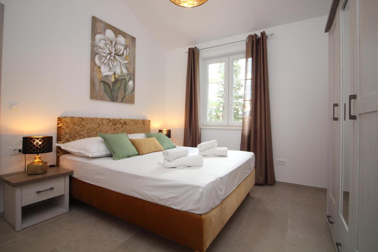 Kaštela Villa Beachfront Sea Palace מראה חיצוני תמונה